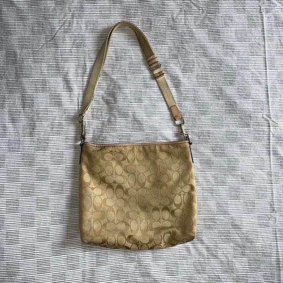 Coach shoulder/crossbody bag - Picture 2 of 7